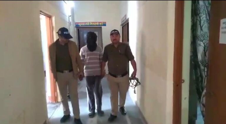 *UdhamSingh Nagar पुलिस ने सोशल मीडिया पर तमंचे का स्टेट्स लगाने वाले युवक को तमंचे के साथ किया गिरफ़्तार*