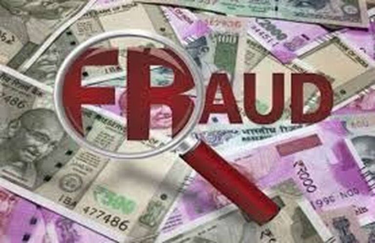 जाफरपुर के उत्तराखंड ग्रामीण बैंक में मृतक महिला के नाम से पैसा निकालने आई महिला और एक युवक को दिनेशपुर पुलिस ने किया गिरफ्तार