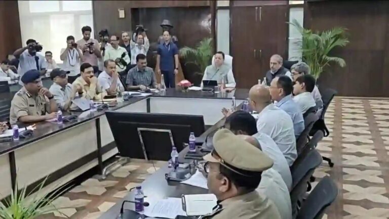 Big Breaking” वनाग्नि में लापरवाही बरतने वाले 17 अफसरों-कर्मचारियों को CM पुष्कर सिंह धामी ने किया सस्पेंड, आदेश जारी….