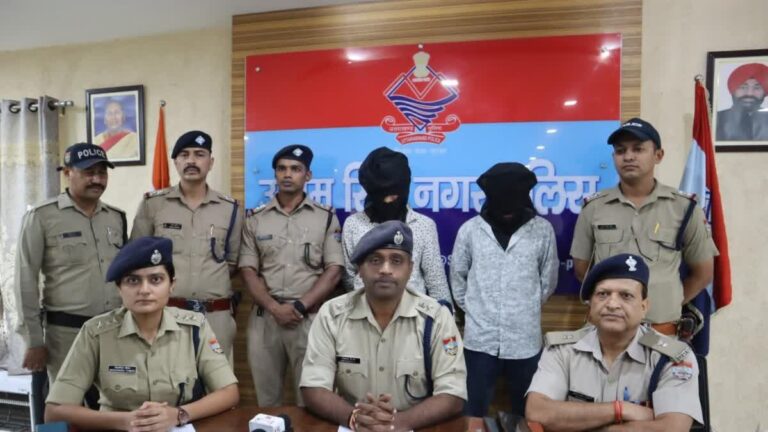 उधमसिंहनगर” पुलिस ने किया दंपति से लूट करने वाले दो बदमाश को गिरफ्तार, आरोपी कर चुके हैं पुलिसकर्मी का पैर तोड़ कर घायल; पढ़िए पूरी ख़बर…