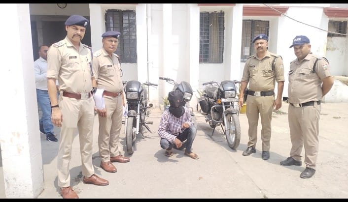 “उधमसिंहनगर पुलिस ने क्षेत्र में मोटरसाइकिल” चोरी की घटनाओं को अंजाम देने वाले शातिर चोर” को चोरी की 3 मोटरसाइकिलों” के साथ किया गिरफ्तार।