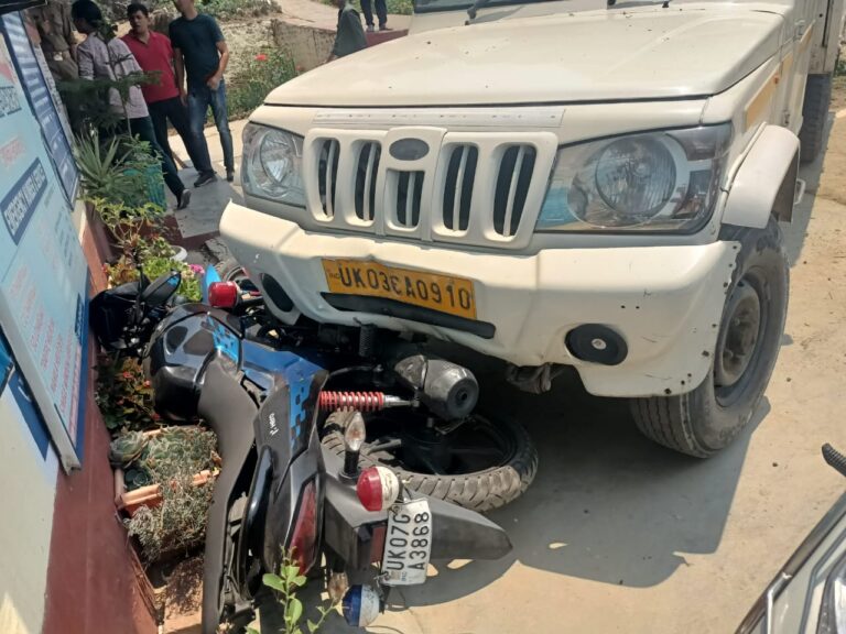 Video” अनियंत्रित होकर थाने में घुसी गाड़ी, पुलिस की चीता मोबाइल मोटरसाइकिल क्षतिग्रस्त; बड़ा हादसा होने से टला।