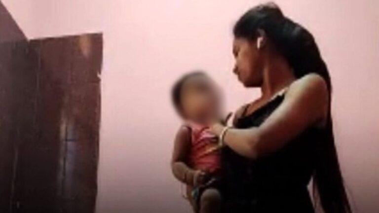कलयुगी मां की काली करतूत” अपने दुधमुंहे बच्चे को महिला ने जबरन पिलाई दारू और सिगरेट, वायरल वीडियो पर मचा बवाल; पुलिस ने लिया एक्शन।