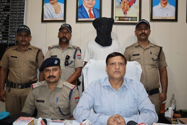 उधमसिंहनगर पुलिस की गिरफ्त में “कीटाणु”, अधिवक्ता की पत्नी से की थी लूट; कीटाणु के खिलाफ दर्ज हैं कई मुकदमें।