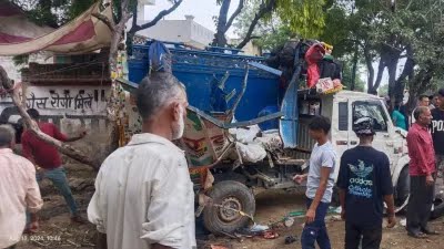 *”भीषण सड़क हादसा”, पिकअप और बस की हुई भीषण टक्कर, 9 लोगों की मौत; 2 दर्जन से ज्यादा घायल; पढ़ें पूरा मामला।*