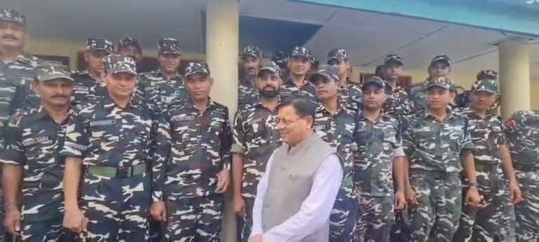 मुख्यमंत्री धामी ने बनबसा बॉर्डर पोस्ट पर एसएसबी के अधिकारियों व जवानों से की भेंट