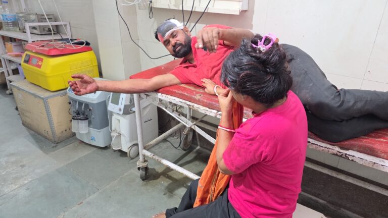 रुद्रपुर बस स्टेशन में विवाद के बाद साले ने जीजा पर किया जानलेवा हमला, बीच-बचाव में बहन भी घायल